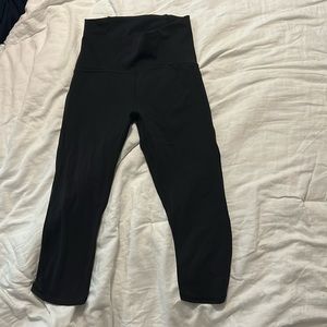 Size 4 never worn black cropped lulu leggings